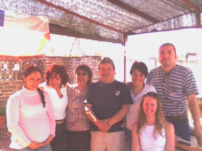 ACA ESTAMOS EN FAMILIA EN UN ASADO